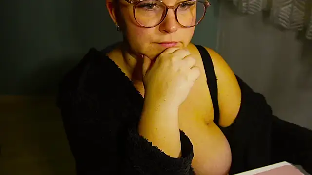 Snapshot of queenpeachi chatting on 01/19/25, 05:18 queenpeachi online show from 01/19/25, 05:18