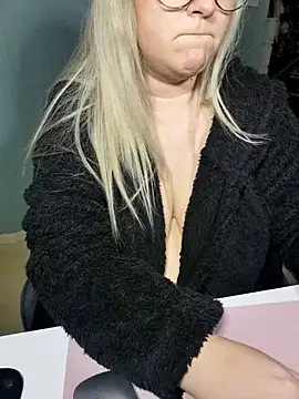 Snapshot of queenpeachi chatting on 01/21/25, 03:43 queenpeachi online show from 01/21/25, 03:43