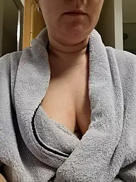 Snapshot of queenpeachi chatting on 02/15/25, 05:51 queenpeachi online show from 02/15/25, 05:51