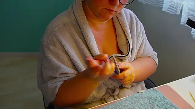 Snapshot of queenpeachi chatting on 02/15/25, 10:11 queenpeachi online show from 02/15/25, 10:11