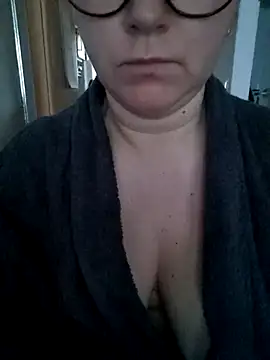 Snapshot of queenpeachi chatting on 02/16/25, 06:32 queenpeachi online show from 02/16/25, 06:32