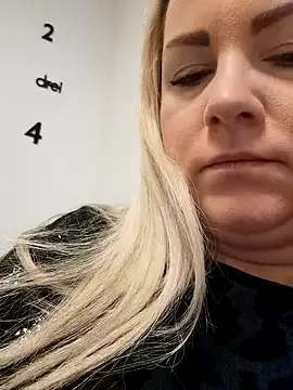 Snapshot of queenpeachi chatting on 02/17/25, 05:14 queenpeachi online show from 02/17/25, 05:14