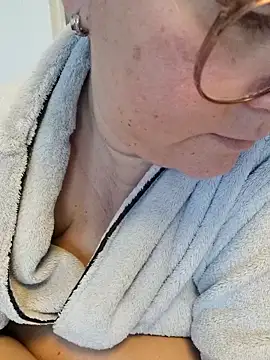 Snapshot of queenpeachi chatting on 02/20/25, 05:23 queenpeachi online show from 02/20/25, 05:23