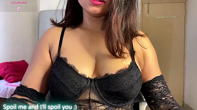 Snapshot of ohh_mona chatting on 10/14/25, 03:40 ohh mona online show from 10/14/25, 03:40