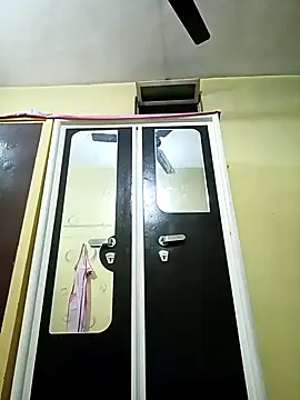 heenage online show from 10/29/25, 05:04