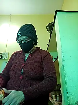 heenage online show from 12/17/25, 07:14