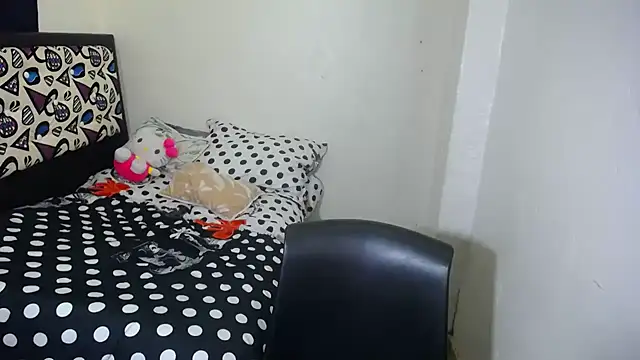 Snapshot of shopyymessyy chatting on 10/07/25, 04:04 shopyymessyy online show from 10/07/25, 04:04