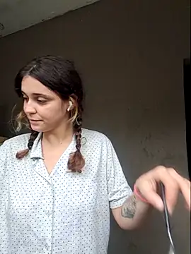 luuhcat09 online show from 05/20/26, 05:08
