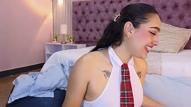 Snapshot of EMILYY_FOXY chatting on 11/20/25, 07:24 EMILYY FOXY online show from 11/20/25, 07:24