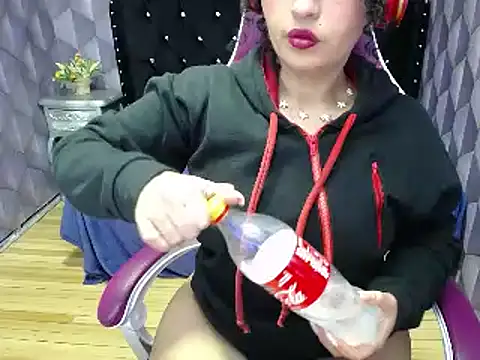 Sofiacowperx online show from 01/16/25, 04:39