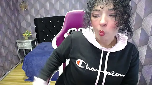 Sofiacowperx online show from 02/04/25, 02:10