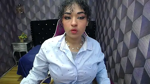 Sofiacowperx online show from 02/05/25, 12:49