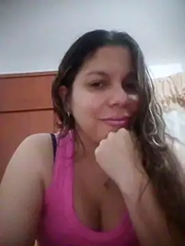 Snapshot of Carliina_Soussa chatting on 10/07/25, 11:35 Carliina Soussa online show from 10/07/25, 11:35