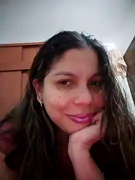 Snapshot of Carliina_Soussa chatting on 10/17/25, 11:07 Carliina Soussa online show from 10/17/25, 11:07