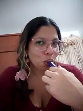 Snapshot of Carliina_Soussa chatting on 12/15/25, 11:53 Carliina Soussa online show from 12/15/25, 11:53