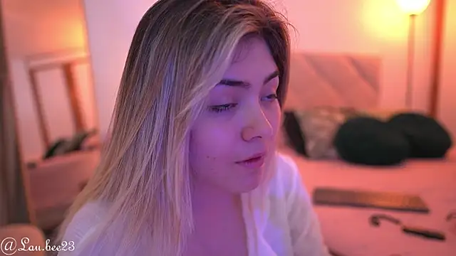 Lau Bee online show from 09/14/25, 06:40