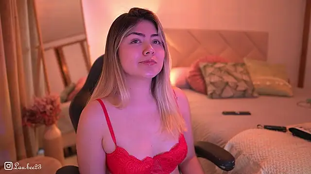 Snapshot of Lau_Bee chatting on 11/08/25, 04:07 Lau Bee online show from 11/08/25, 04:07