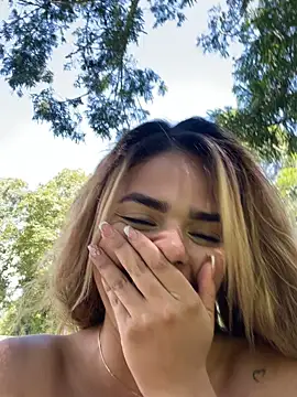 ZoeJohnsoon online show from 11/17/25, 06:24