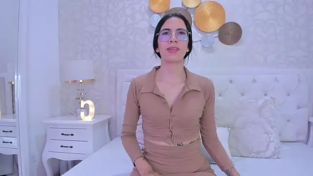 Clarisse28 online show from 12/01/24, 06:41