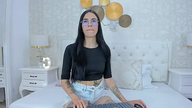 Clarisse28 online show from 12/05/24, 06:44