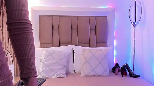 Snapshot of Clarisse28 chatting on 11/27/25, 02:13 Clarisse28 online show from 11/27/25, 02:13