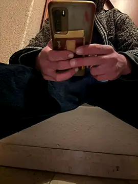 Snapshot of maroo544 chatting on 12/14/25, 10:36 maroo544 online show from 12/14/25, 10:36