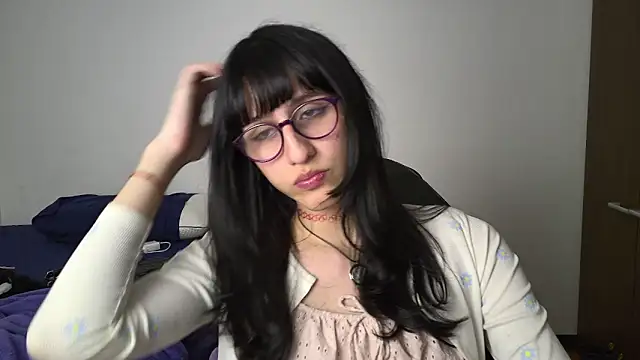 Snapshot of Alice_love29 chatting on 01/09/25, 03:26 Alice love29 online show from 01/09/25, 03:26