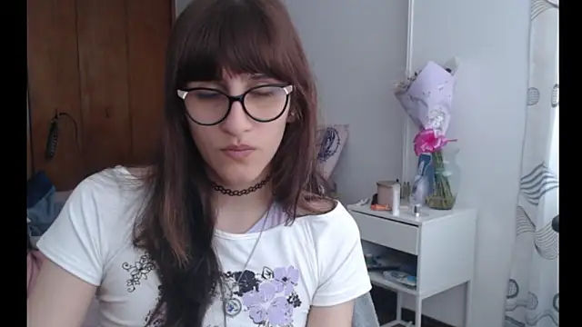 Snapshot of Alice_love29 chatting on 06/09/26, 03:12 Alice love29 online show from 06/09/26, 03:12