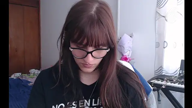 Snapshot of Alice_love29 chatting on 06/11/26, 04:38 Alice love29 online show from 06/11/26, 04:38