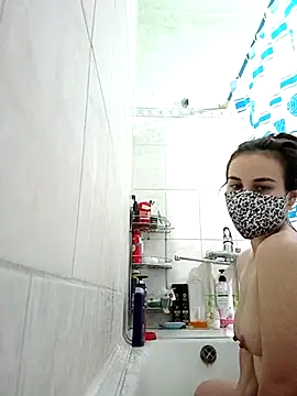 Snapshot of MikaKors chatting on 12/05/24, 04:34 MikaKors online show from 12/05/24, 04:34