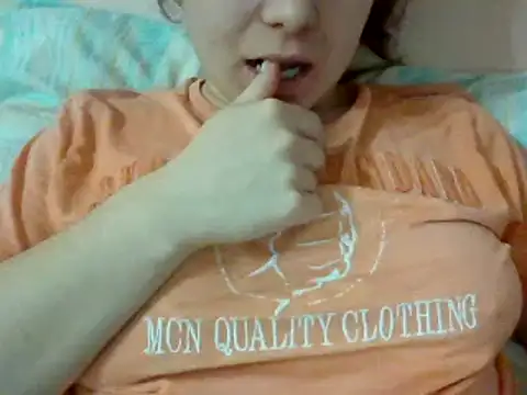 Snapshot of MikaKors chatting on 01/17/25, 04:47 MikaKors online show from 01/17/25, 04:47