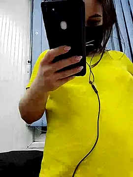 Snapshot of MikaKors chatting on 03/11/25, 03:23 MikaKors online show from 03/11/25, 03:23