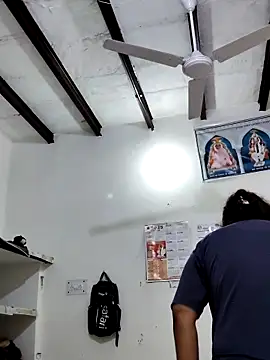 illay love online show from 10/14/25, 04:57