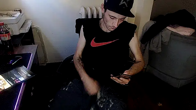 Snapshot of MrKingDick607 chatting on 10/27/25, 04:44 MrKingDick607 online show from 10/27/25, 04:44