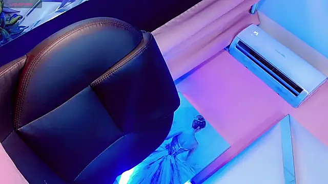 Sophia-Isabella online show from 03/18/25, 07:10