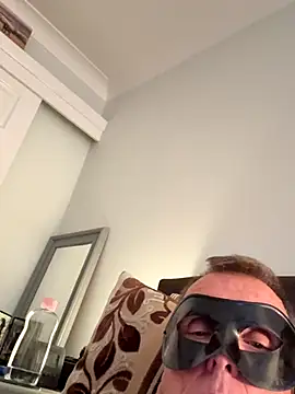 Snapshot of maturemale2024 chatting on 10/21/25, 04:51 maturemale2024 online show from 10/21/25, 04:51