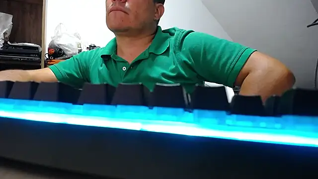 Snapshot of Jhonatan_Morales_S chatting on 11/23/25, 05:51 Jhonatan Morales S online show from 11/23/25, 05:51