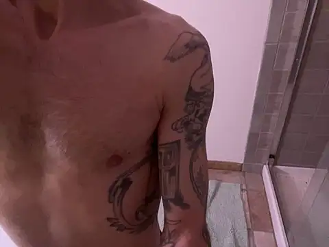 Snapshot of RuffClvb chatting on 01/02/25, 07:01 RuffClvb online show from 01/02/25, 07:01