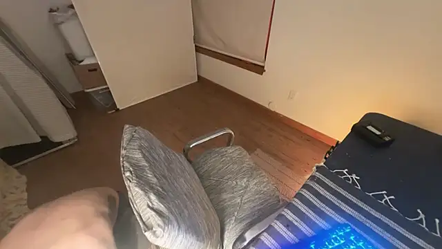 Snapshot of RuffClvb chatting on 02/18/25, 12:49 RuffClvb online show from 02/18/25, 12:49