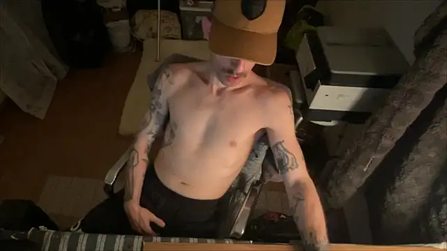 Snapshot of RuffClvb chatting on 03/05/25, 10:11 RuffClvb online show from 03/05/25, 10:11