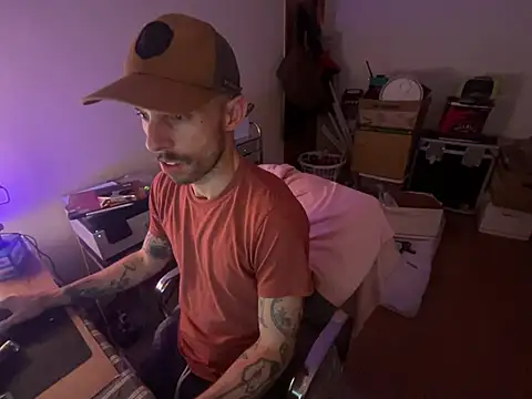 Snapshot of RuffClvb chatting on 03/14/25, 04:21 RuffClvb online show from 03/14/25, 04:21