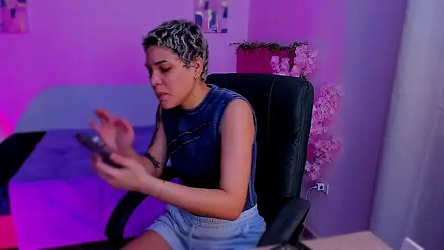 Charlee pink online show from 11/25/25, 08:09