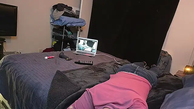 Snapshot of ChillzPnp chatting on 12/14/25, 09:30 ChillzPnp online show from 12/14/25, 09:30