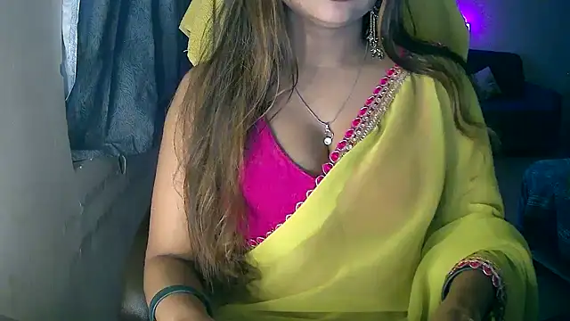 Cute-Tara online show from 10/31/25, 12:44