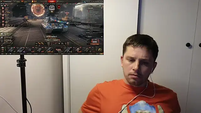 Snapshot of BigL0ve chatting on 10/28/25, 02:42 BigL0ve online show from 10/28/25, 02:42