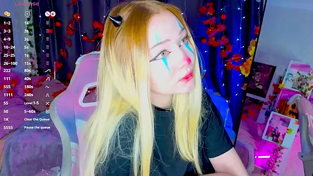 Snapshot of ElswythCovil chatting on 11/11/25, 04:01 ElswythCovil online show from 11/11/25, 04:01