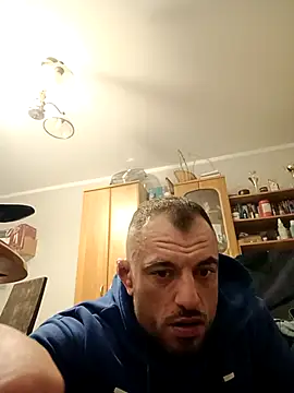 Snapshot of hardir667 chatting on 12/14/25, 08:20 hardir667 online show from 12/14/25, 08:20