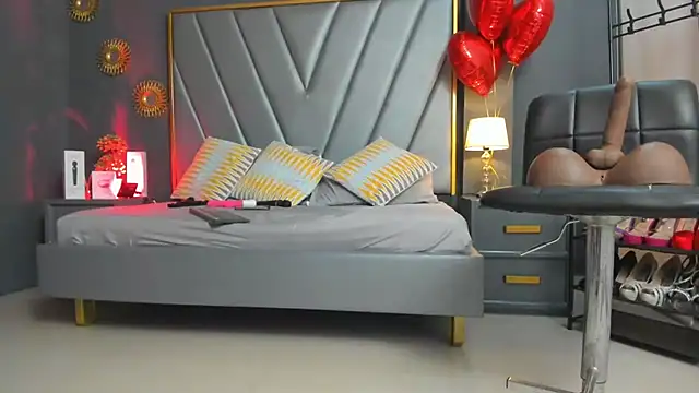 Laurenwells  online show from 02/15/25, 11:03