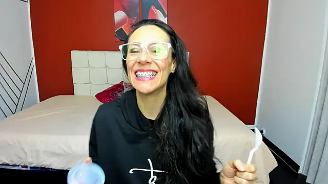 Snapshot of Abrillee1 chatting on 12/28/24, 07:33 Abrillee1 online show from 12/28/24, 07:33