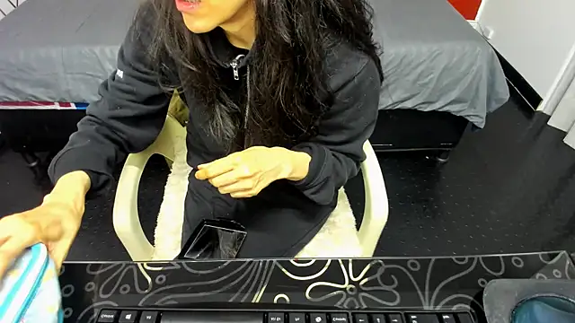 Snapshot of Abrillee1 chatting on 02/10/25, 07:49 Abrillee1 online show from 02/10/25, 07:49